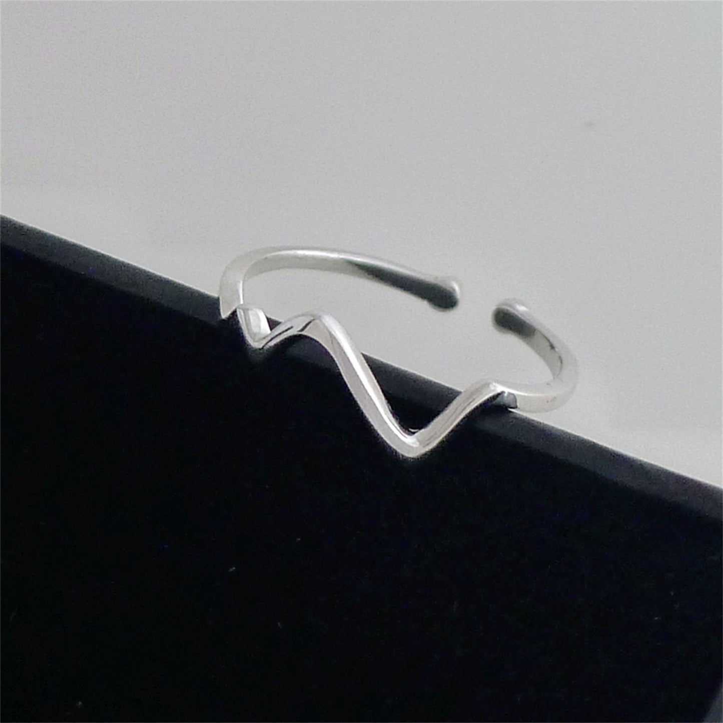 Sterling Silver Heartbeat Ring Pulse Ring Beaded Ends Adjustable Open Band - sugarkittenlondon