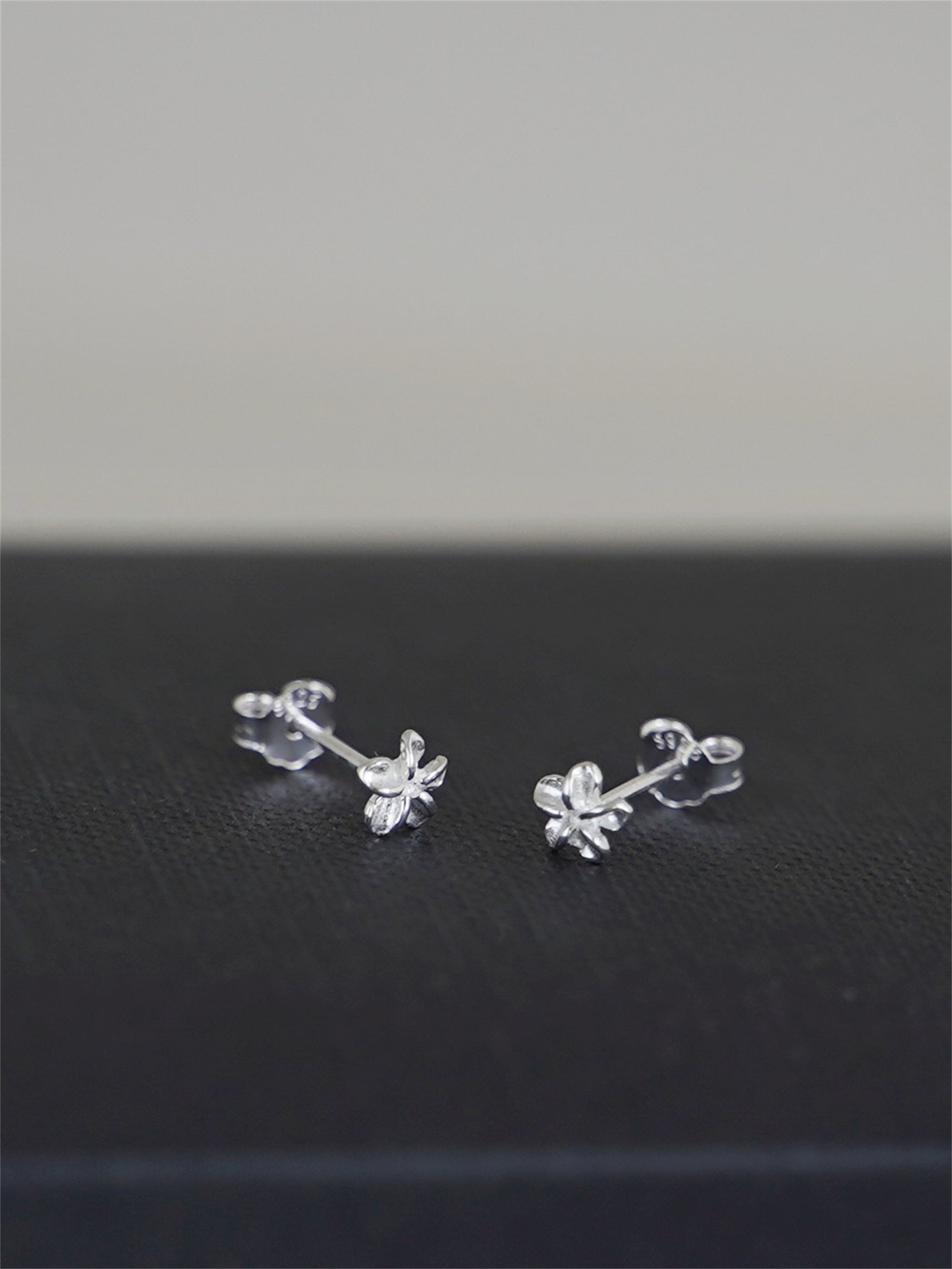 Sterling Silver Lily Flower Stud Earrings 4.5mm 6mm 7mm - sugarkittenlondon