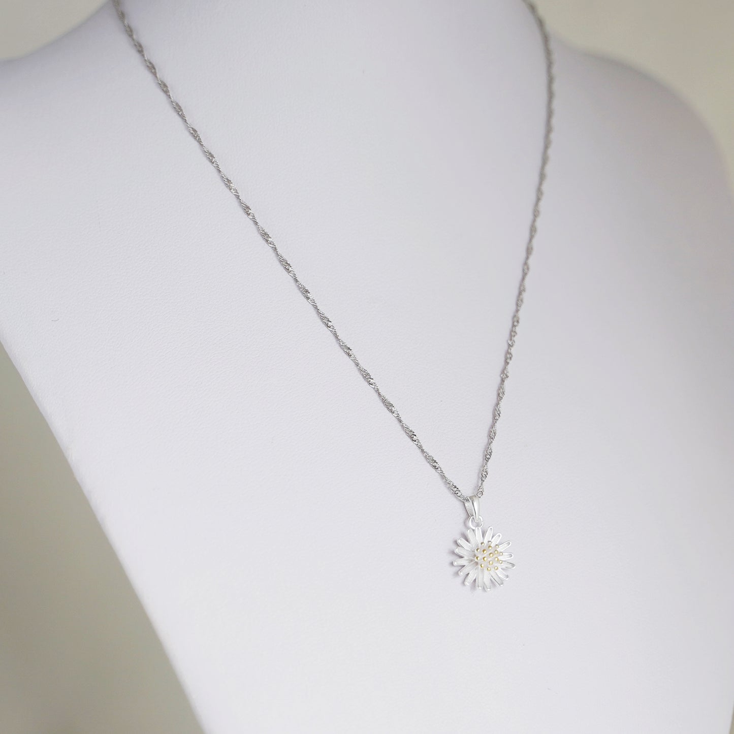 Sterling Silver 12.5mm Daisy Sun Flower Pendant Necklace - sugarkittenlondon