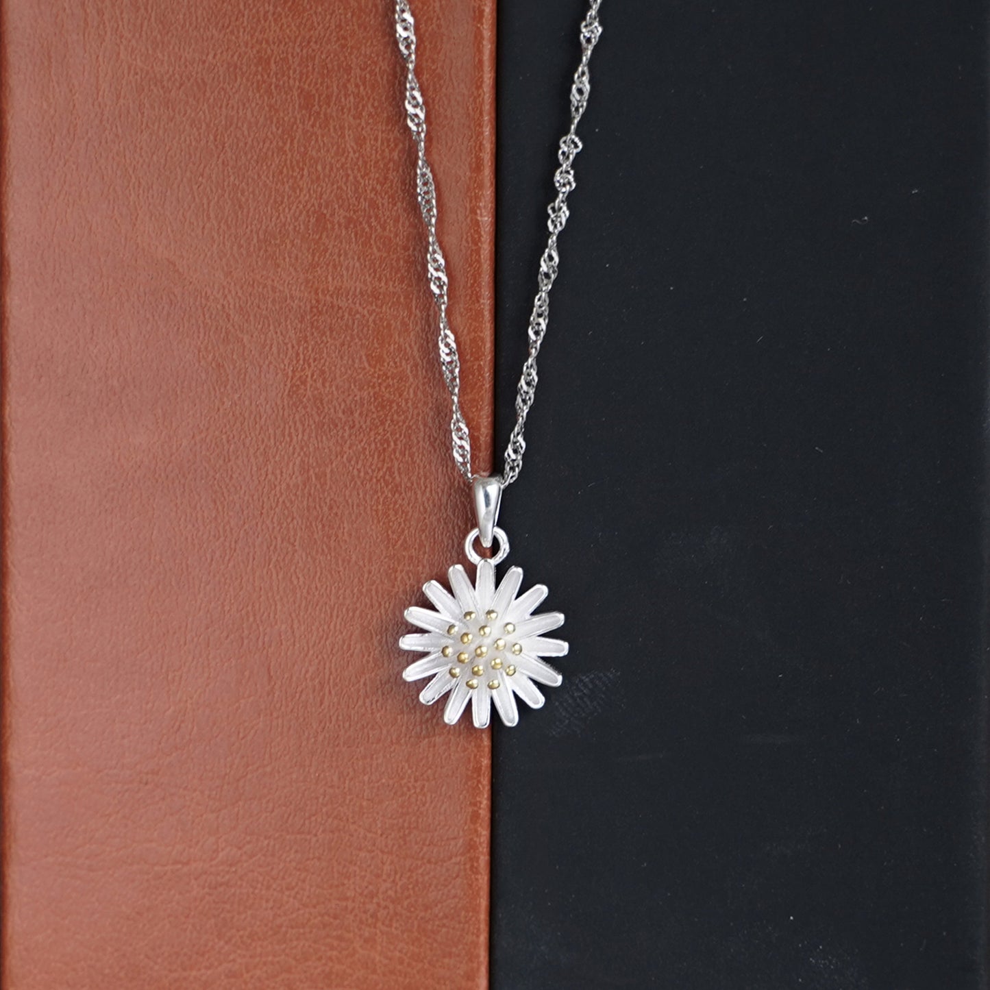 Sterling Silver 12.5mm Daisy Sun Flower Pendant Necklace - sugarkittenlondon