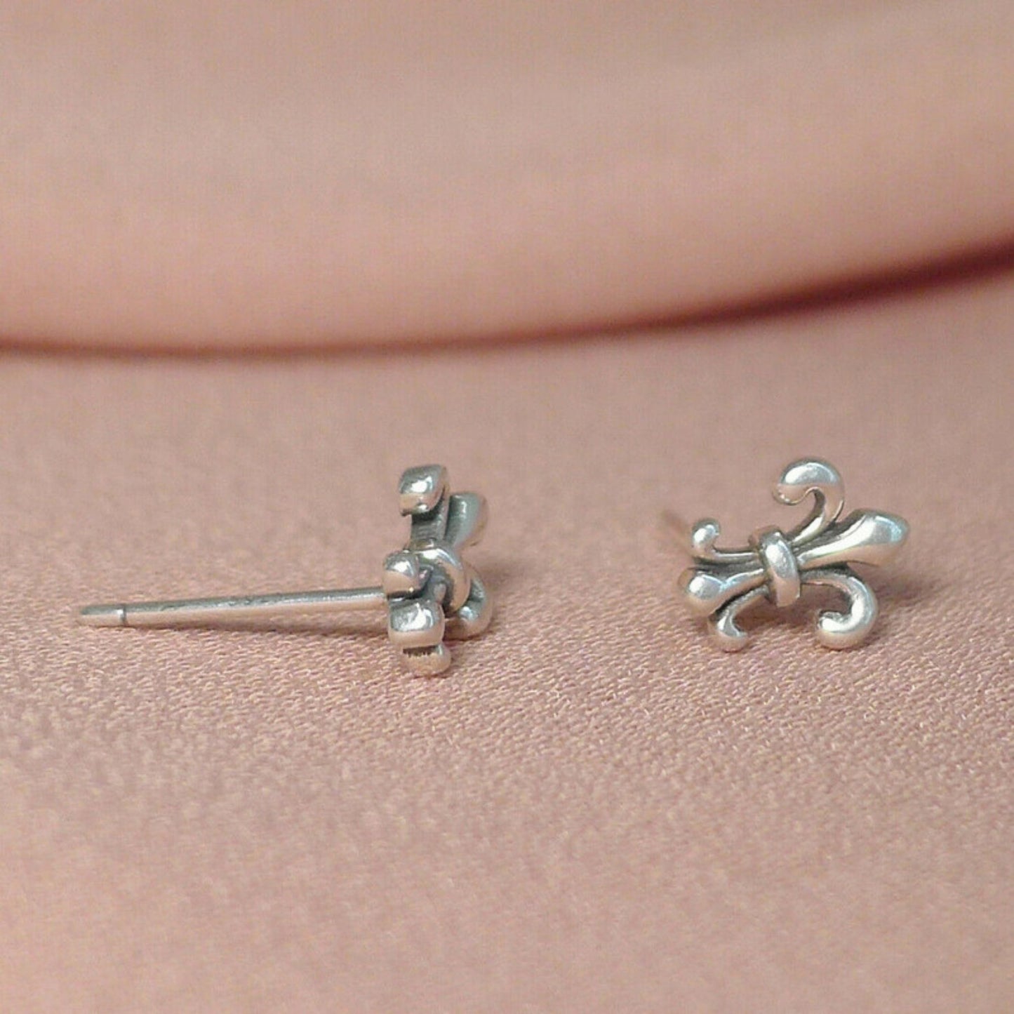 Sterling Silver Oxidized Retro Fleur De Lis Stud Earrings Boxed - sugarkittenlondon