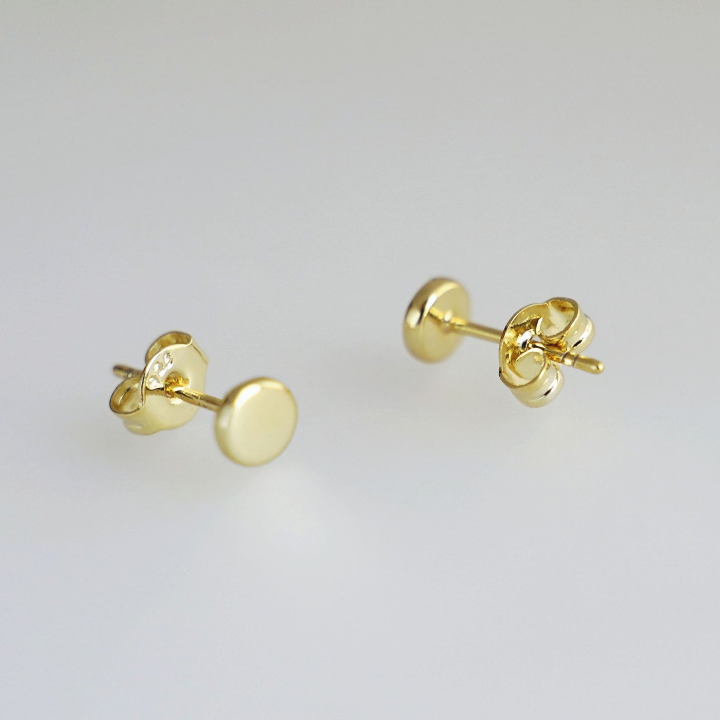 925 Sterling Silver Small Flat Dot Disc Plain 4.5mm Round Stud Earrings in 3 Tones - sugarkittenlondon