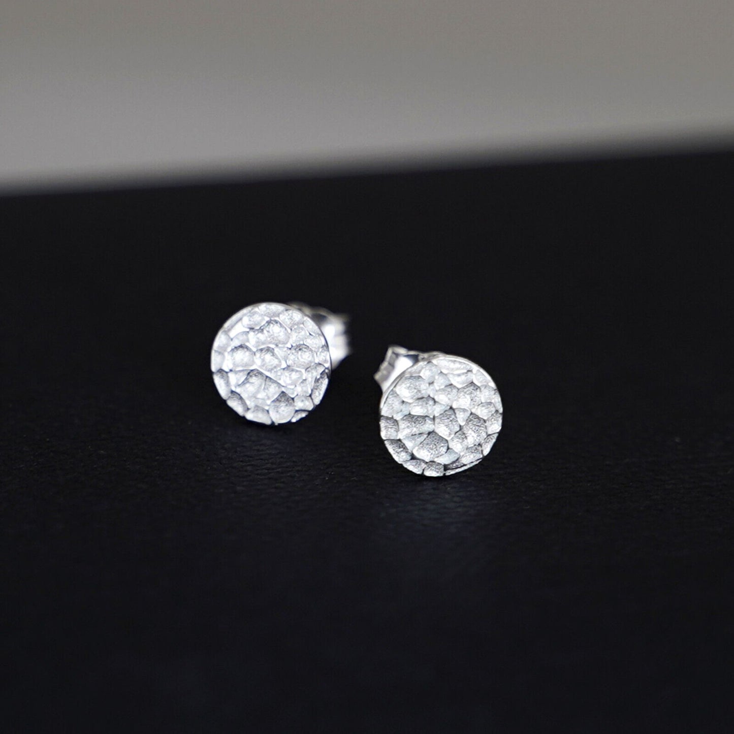 Sterling Silver 7mm Hammered Round Circle Disc Dot Stud Earrings Boxed - sugarkittenlondon
