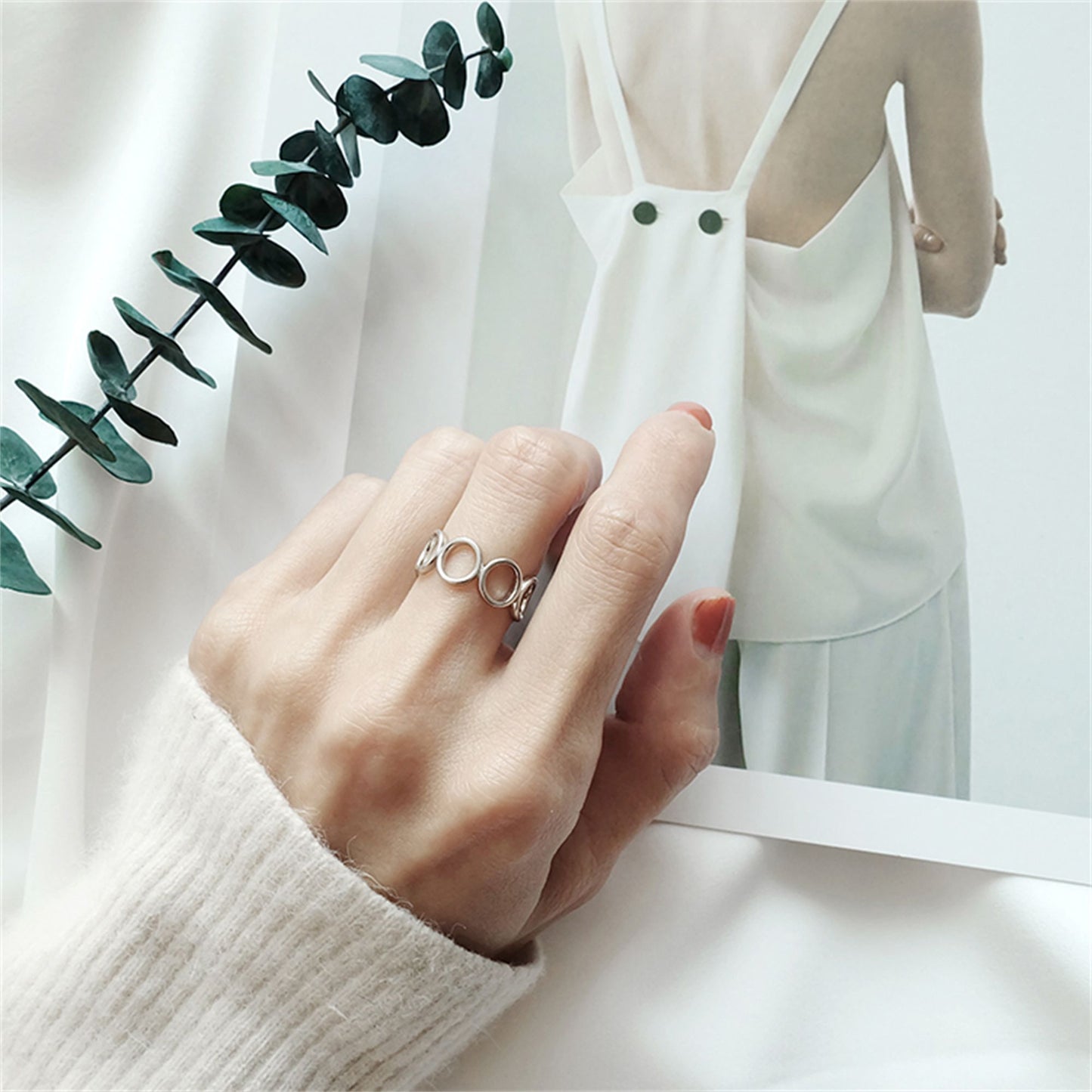 Sterling Silver Linked Circle Infinity Open Band Ring L - O Sizable - sugarkittenlondon