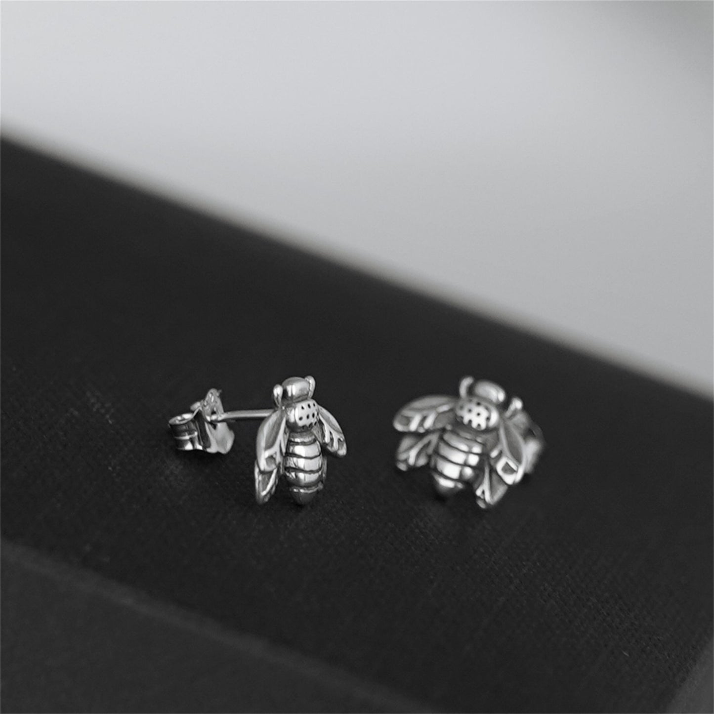 Sterling Silver Oxidized Retro 3D Bumble Bee Insect Stud Earrings - sugarkittenlondon
