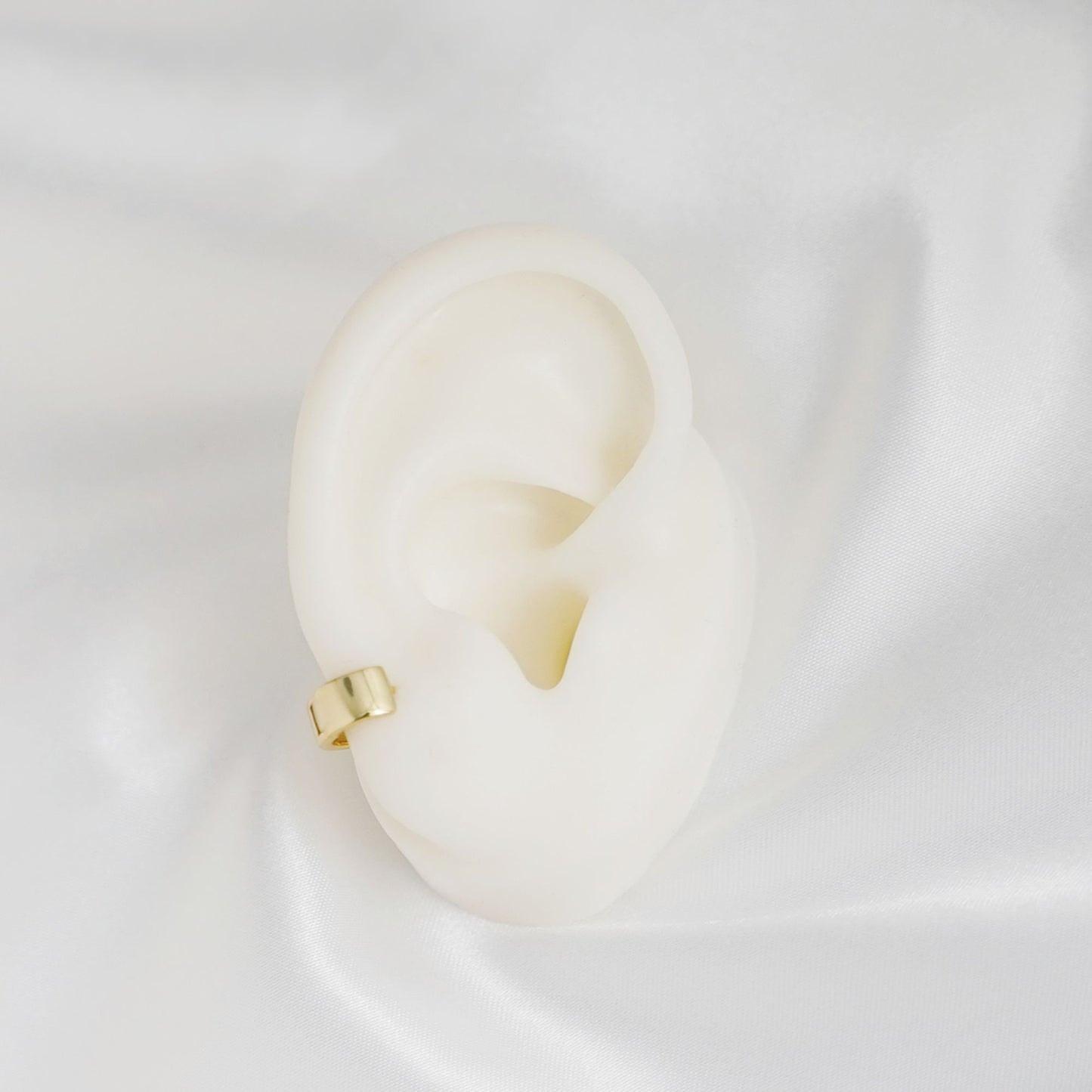 6.5mm Sterling Silver Hoop Huggie Earrings in Gold & Silver.