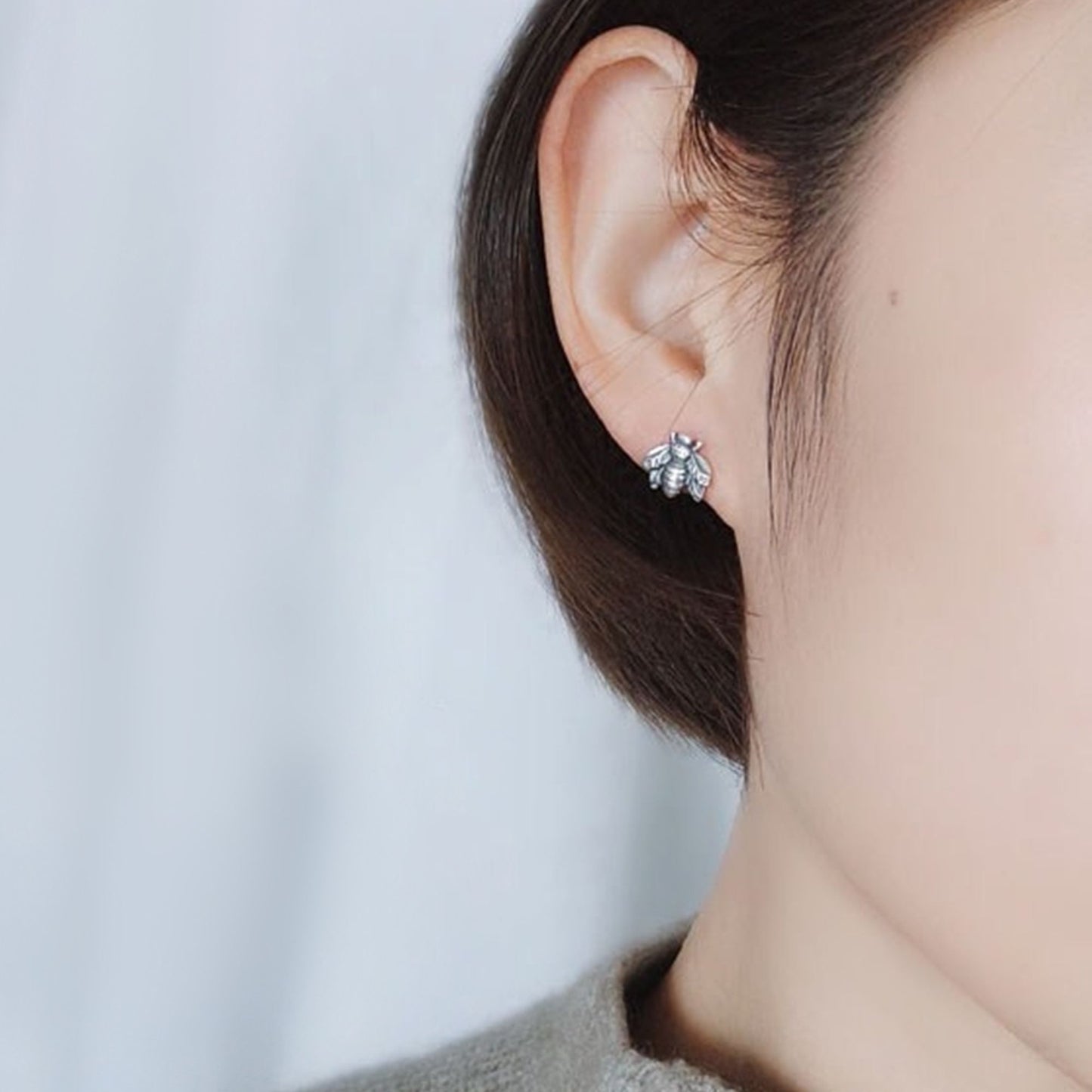 Sterling Silver Oxidized Retro 3D Bumble Bee Insect Stud Earrings - sugarkittenlondon