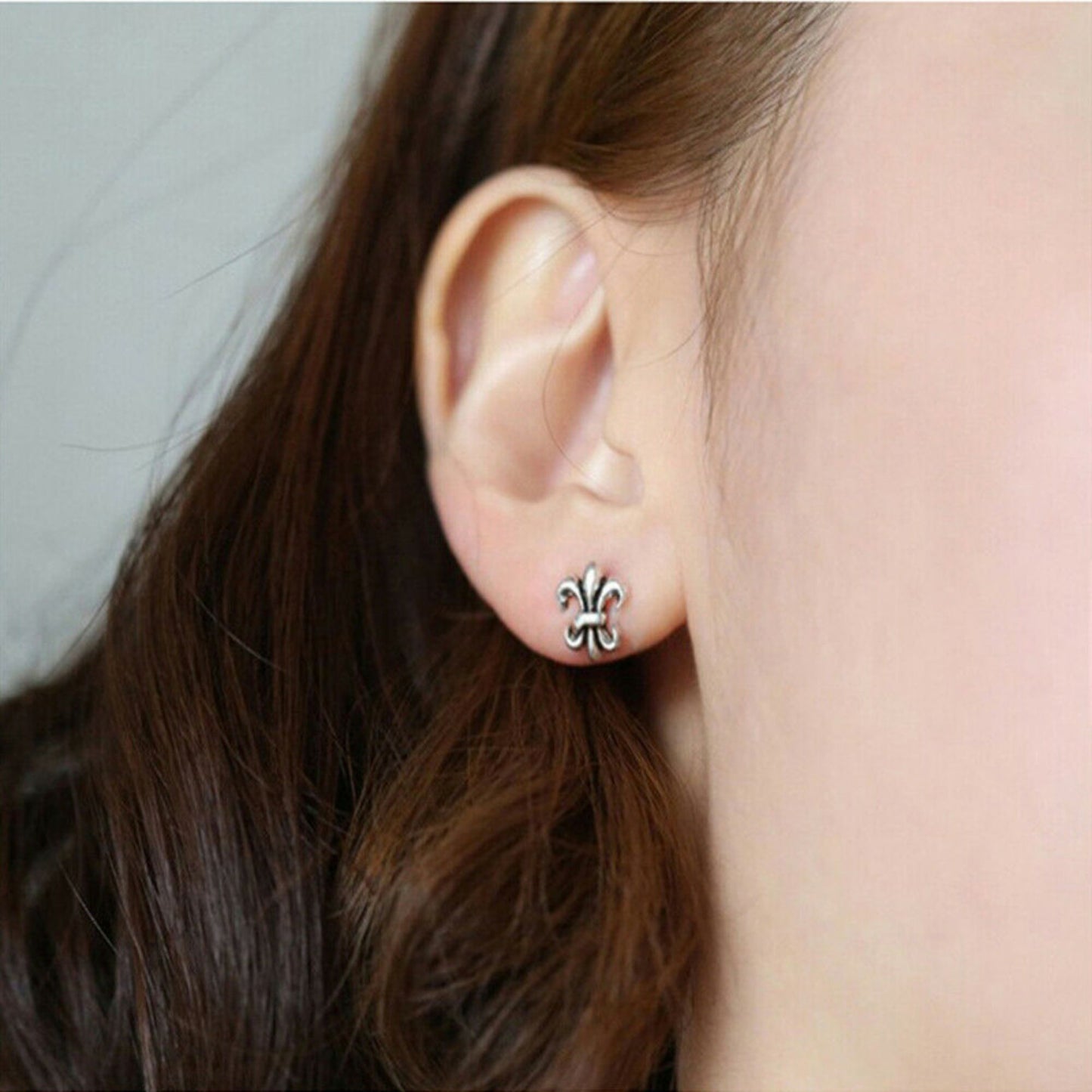 Sterling Silver Oxidized Retro Fleur De Lis Stud Earrings Boxed - sugarkittenlondon