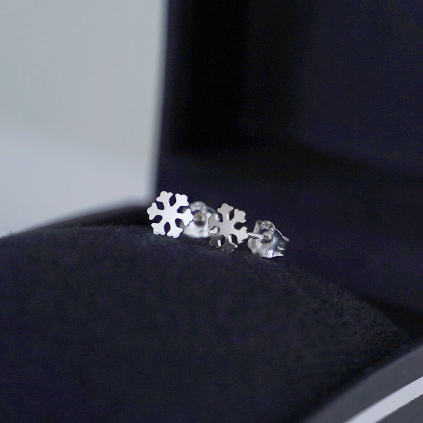 Fine Silver 999 6mm Hollow Out Snowflakes Christmas Stud Earrings - sugarkittenlondon