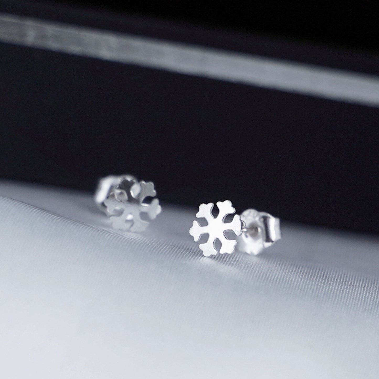 Fine Silver 999 6mm Hollow Out Snowflakes Christmas Stud Earrings - sugarkittenlondon
