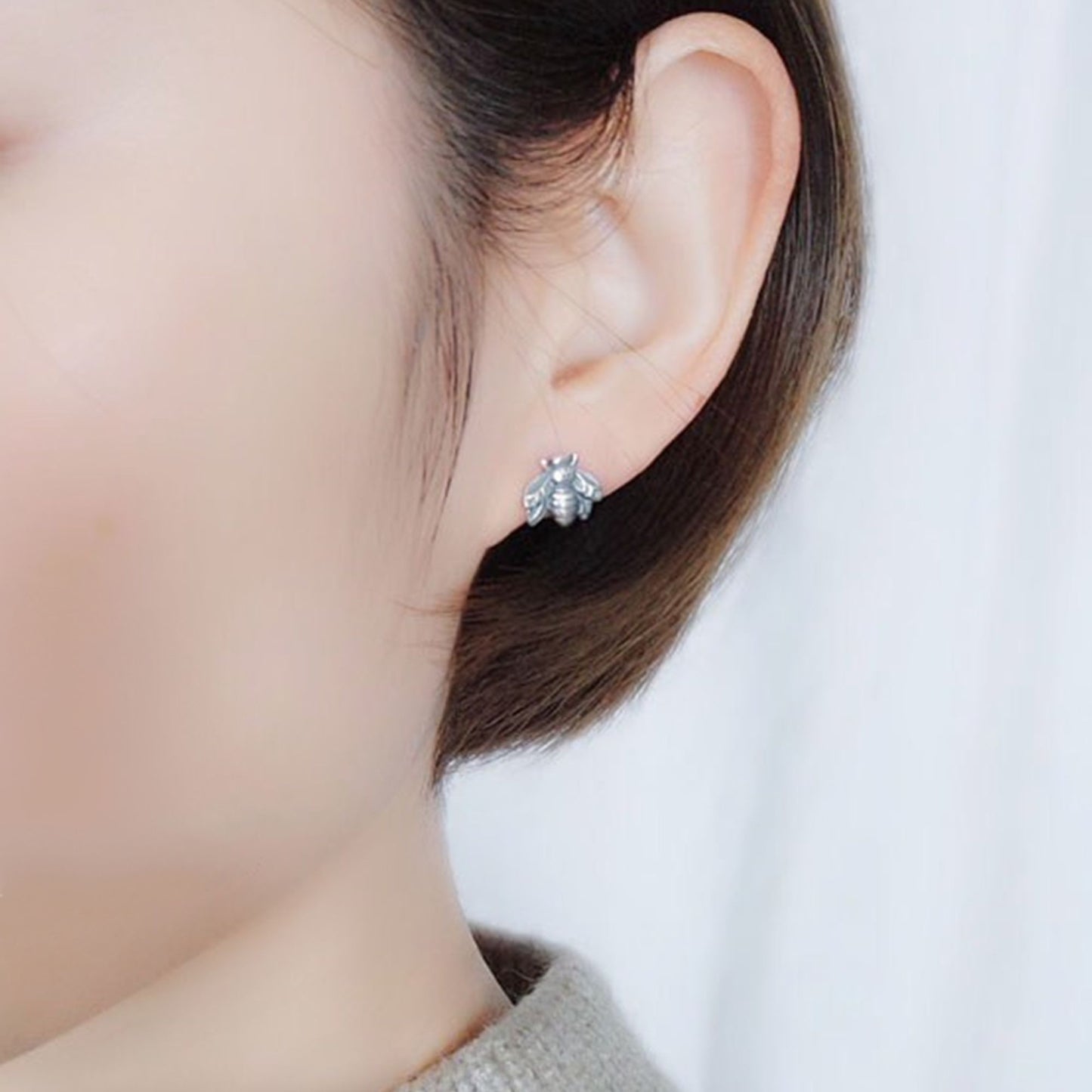 Sterling Silver Oxidized Retro 3D Bumble Bee Insect Stud Earrings - sugarkittenlondon