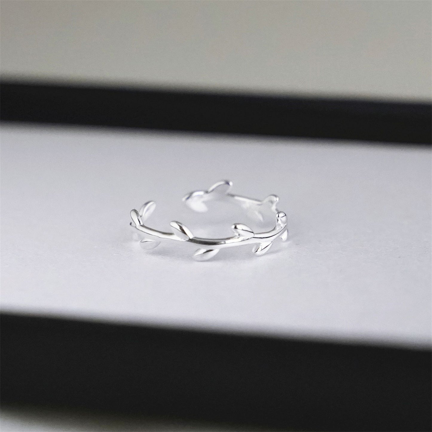 Sterling Silver Olive Wreath Leaf Thin Knuckle Open Band Ring UK J Sizable Boxed - sugarkittenlondon