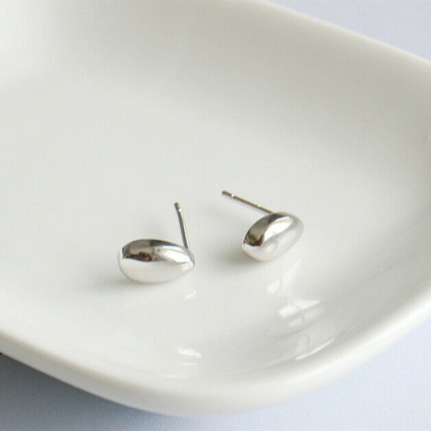 Sterling Silver Shiny Dome Waterdrop Pear Teardrop Stud Earrings - 2 Tones - sugarkittenlondon