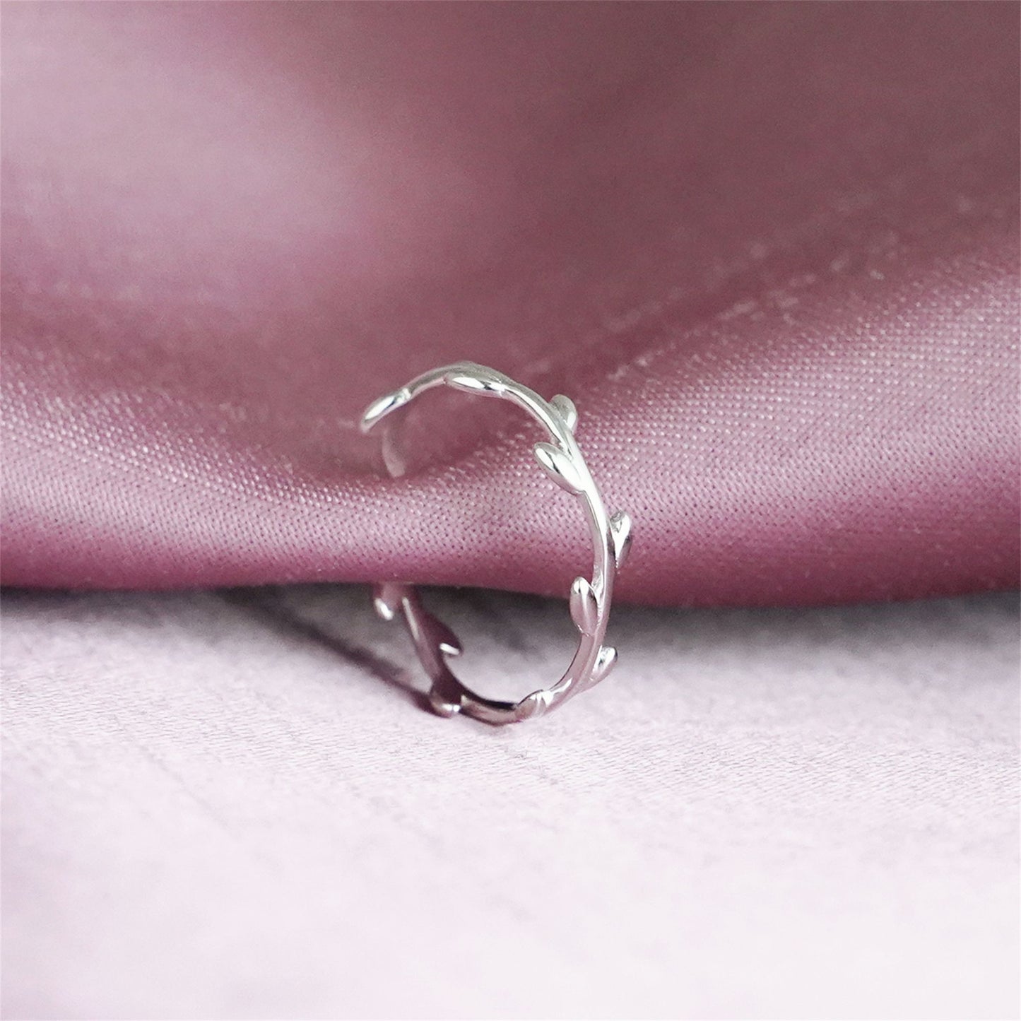 Sterling Silver Olive Wreath Leaf Thin Knuckle Open Band Ring UK J Sizable Boxed - sugarkittenlondon