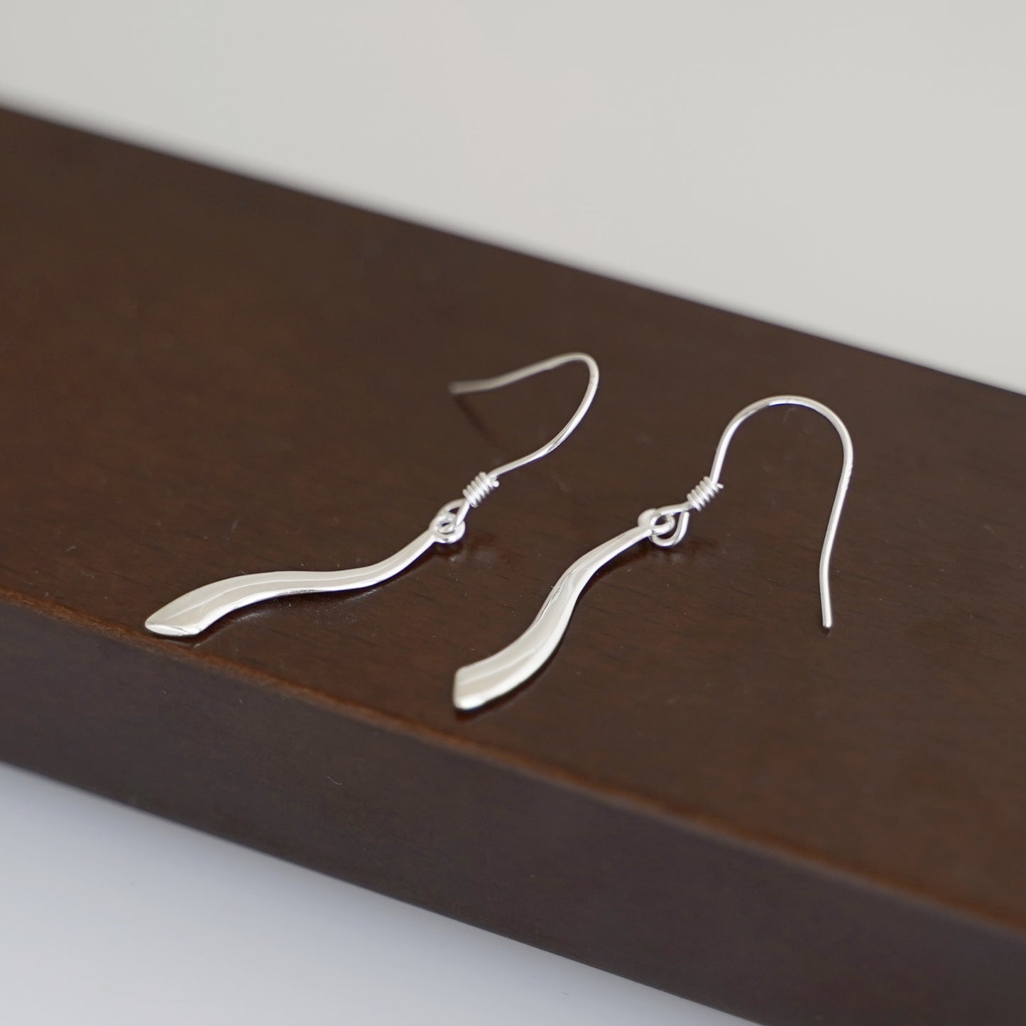 Sterling Silver Vertical Wavy Vine Line Swirl Bar S Drop Dangle Hook Earrings - sugarkittenlondon