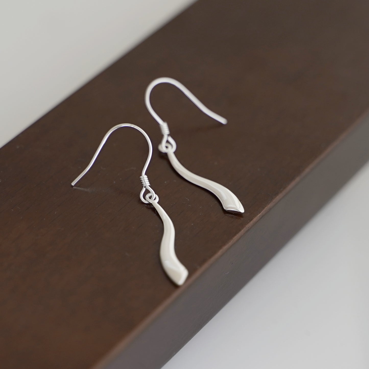 Sterling Silver Vertical Wavy Vine Line Swirl Bar S Drop Dangle Hook Earrings - sugarkittenlondon