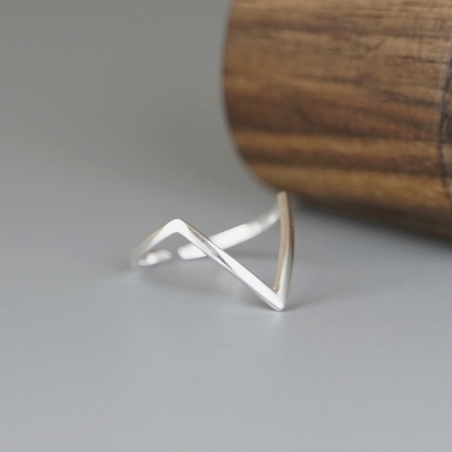 Sterling Silver Wishbone Pointy Triangle  V Shaped Chevron Band Ring