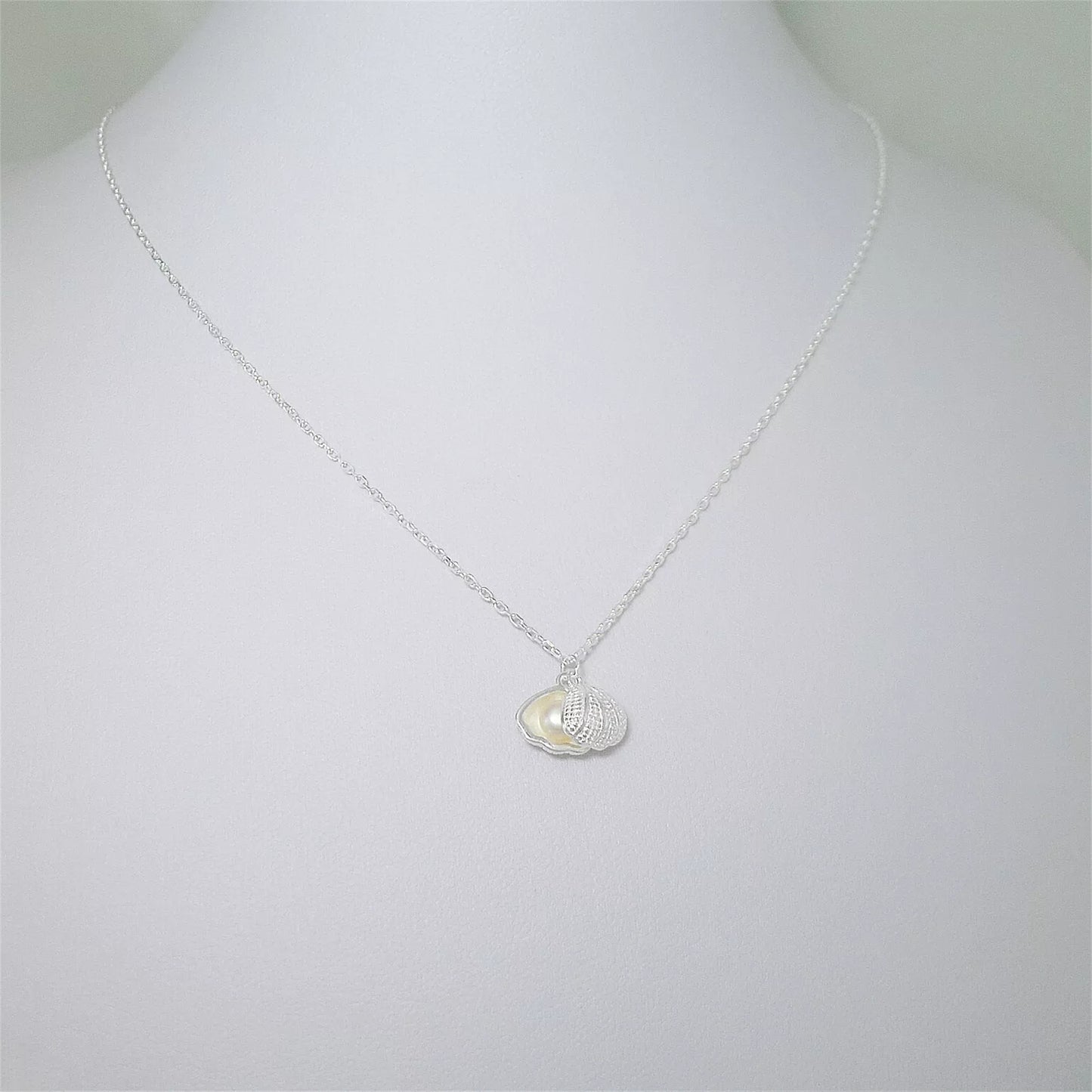 925 Sterling Silver Shell Necklace with Natural Freshwater Pearl