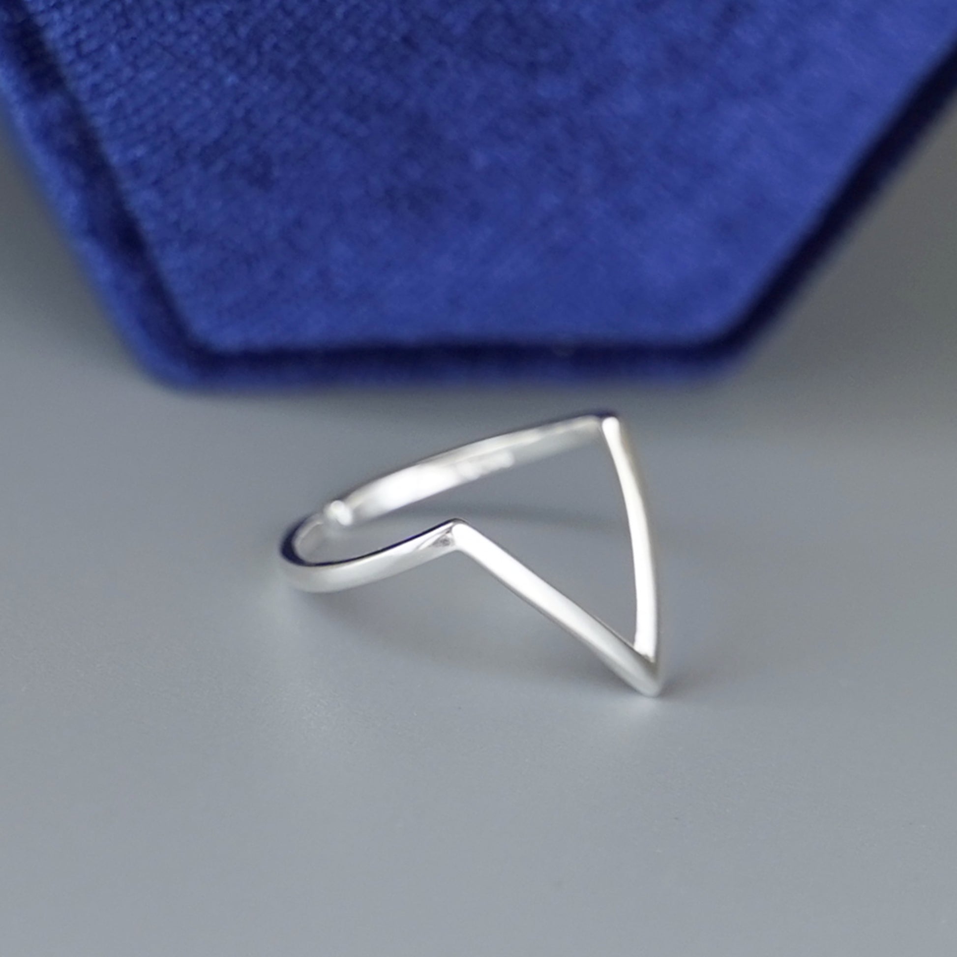 Sterling Silver Wishbone Pointy Triangle  V Shaped Chevron Band Ring - sugarkittenlondon