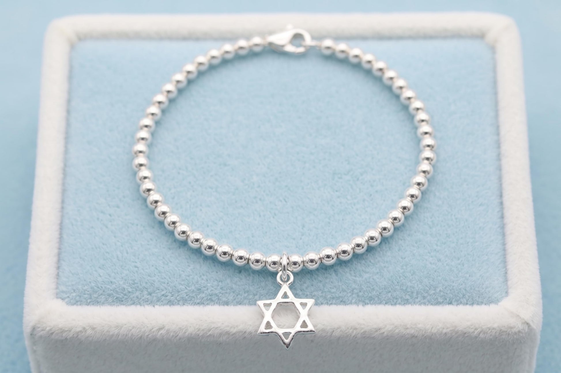 Beaded bracelet with Star of David hollow charm pendant, silver-tone