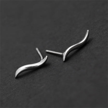 Silver wavy vine climber stud earrings with curved vine profile
