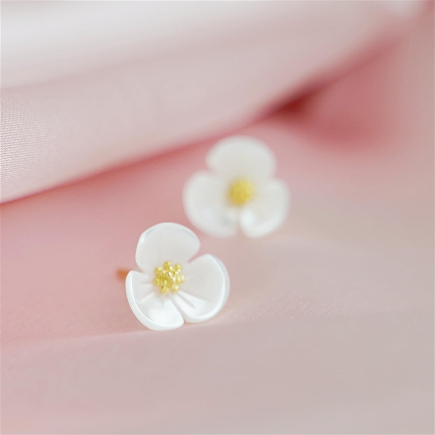 Sterling Silver Natural Mother of Pearl Shamrock Clover Flower Stud Earrings