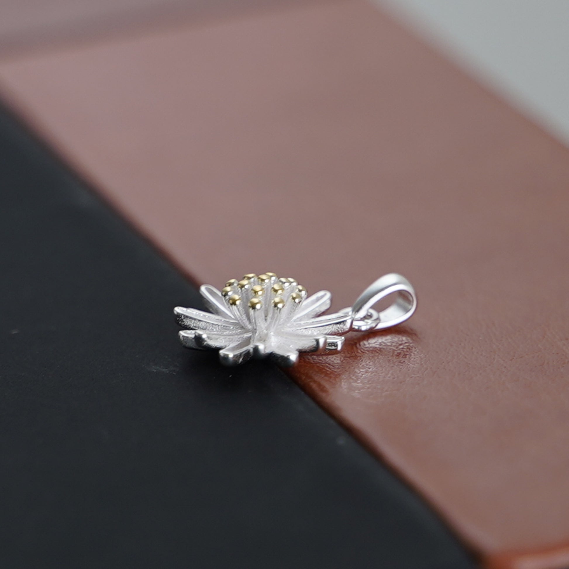 Sterling Silver 12.5mm Daisy Sun Flower Pendant Necklace - sugarkittenlondon