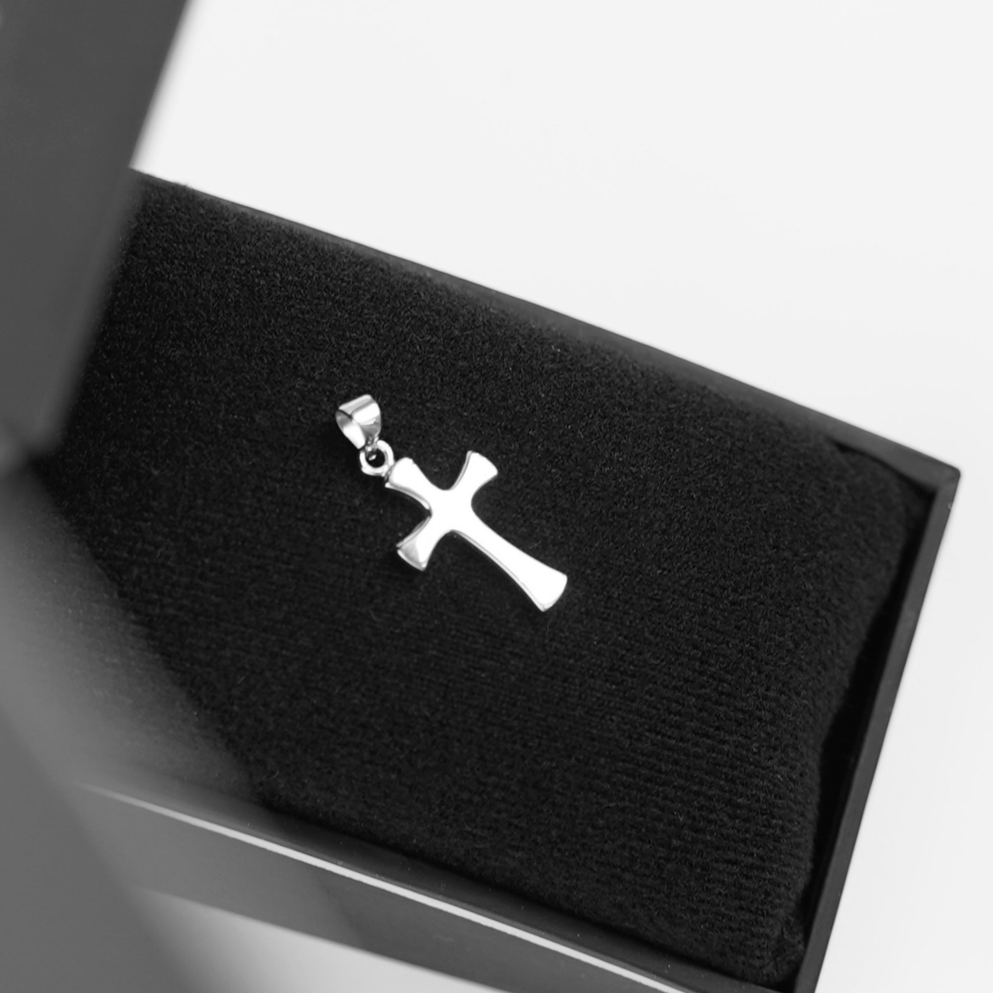 Sterling Silver Plain Shiny Polished Rounded Flared Cross Pendant - sugarkittenlondon