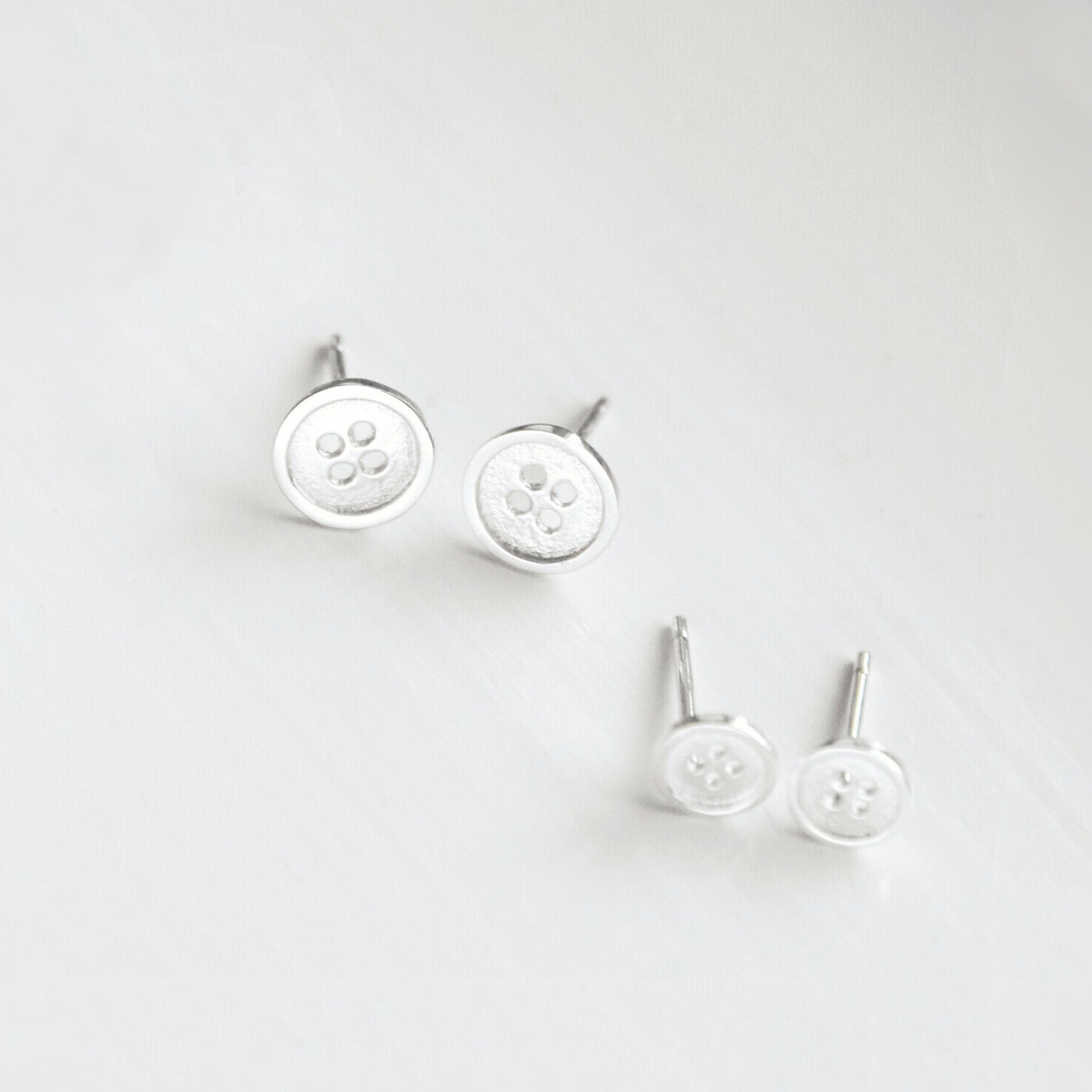 Sterling Silver Cute as a Button Sewing Button Round Stud Earrings 5.5-7.5mm unisex - sugarkittenlondon