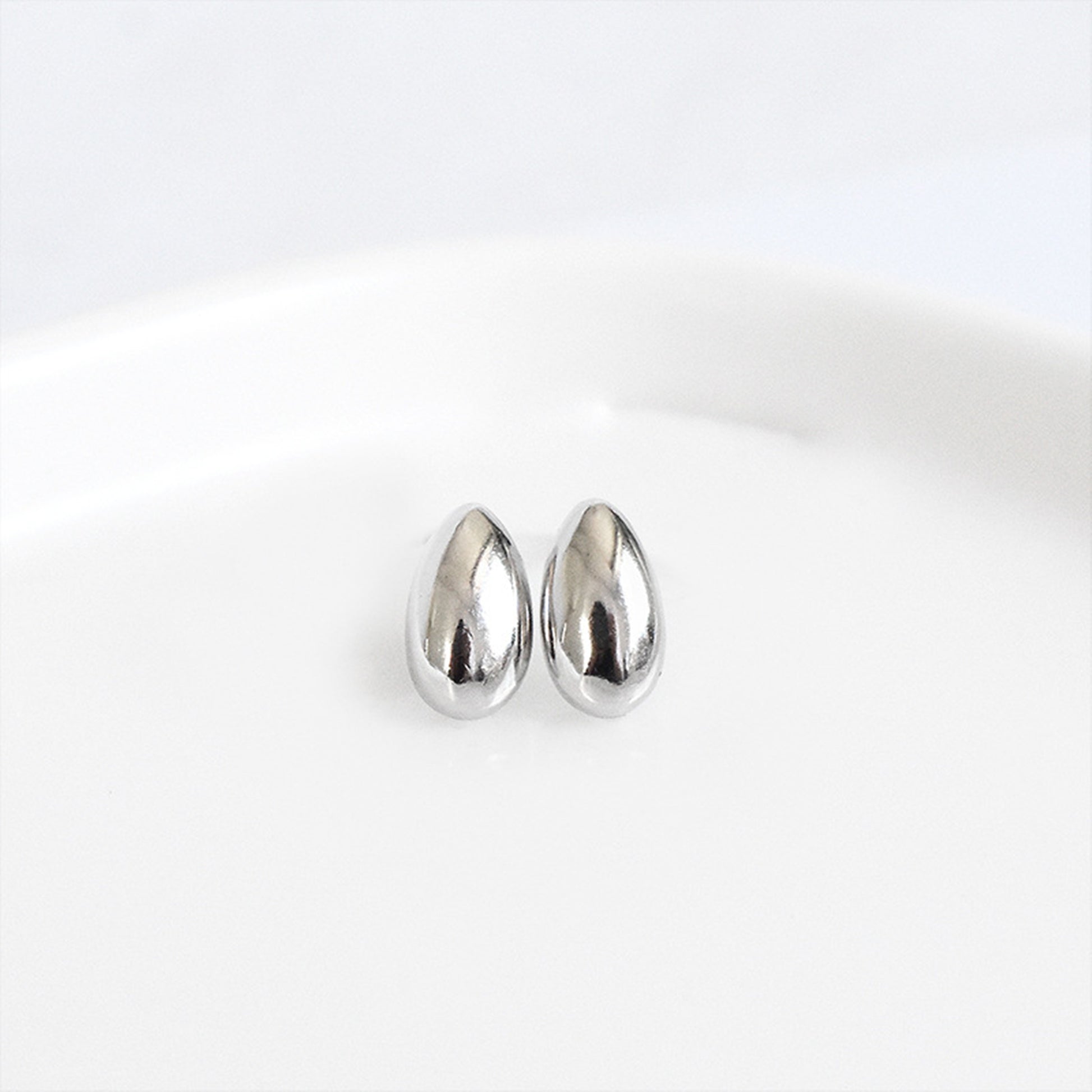 Sterling Silver Shiny Dome Waterdrop Pear Teardrop Stud Earrings - 2 Tones - sugarkittenlondon
