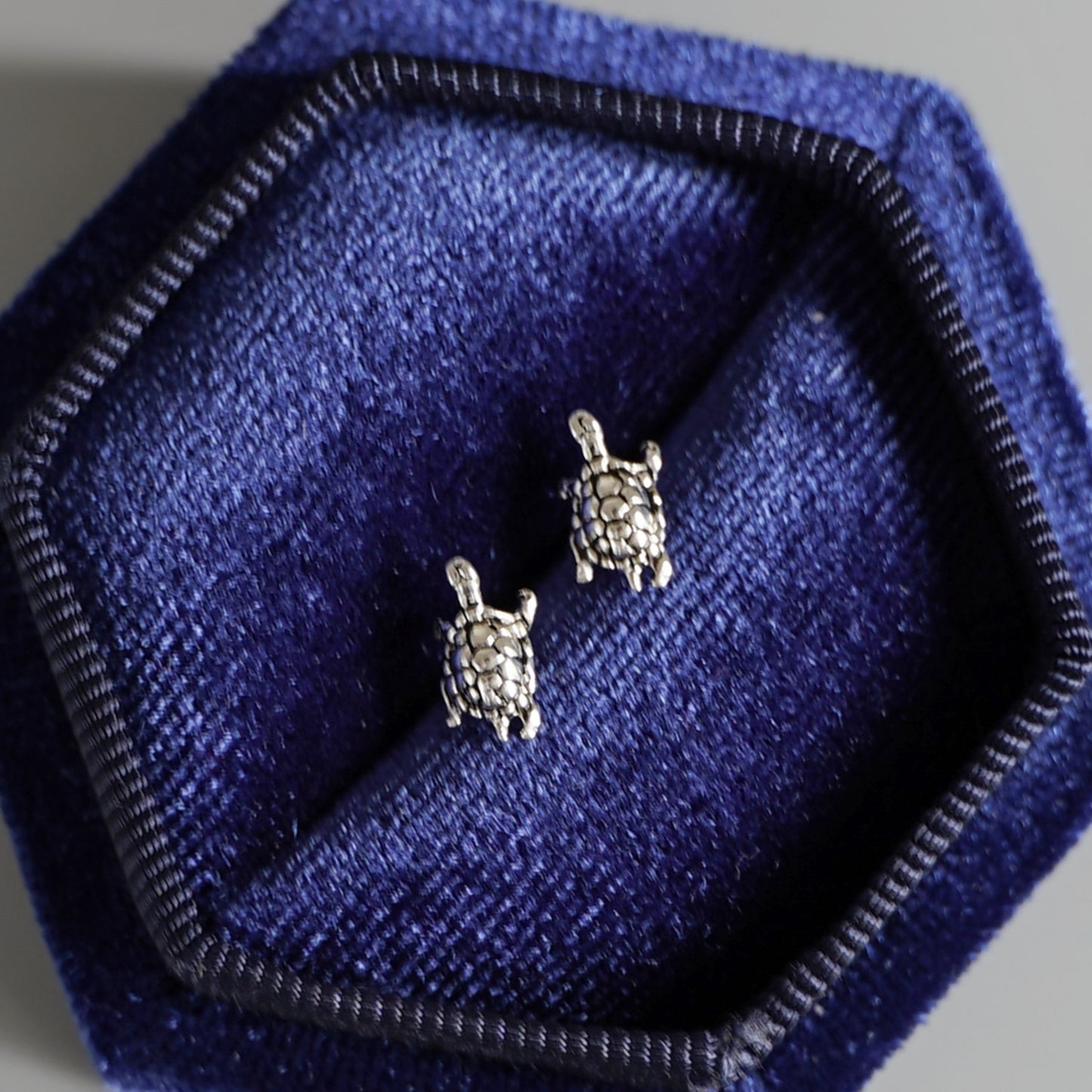 925 Sterling Silver 3D Tortoise Turtle Stud Earrings with Oxidized Shell - sugarkittenlondon