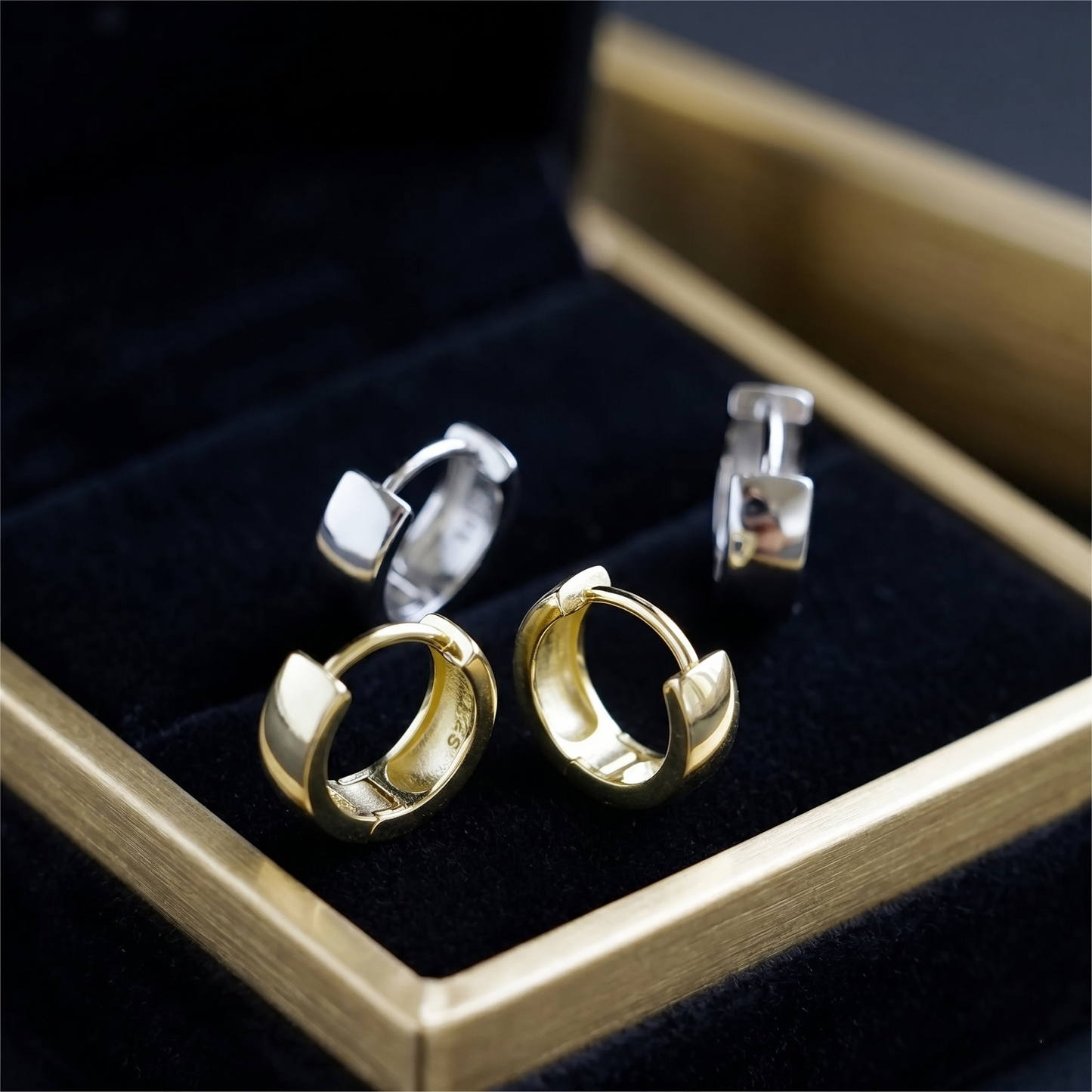 4.5mm sterling hoop earrings in gold and rhodium, hinged round profile