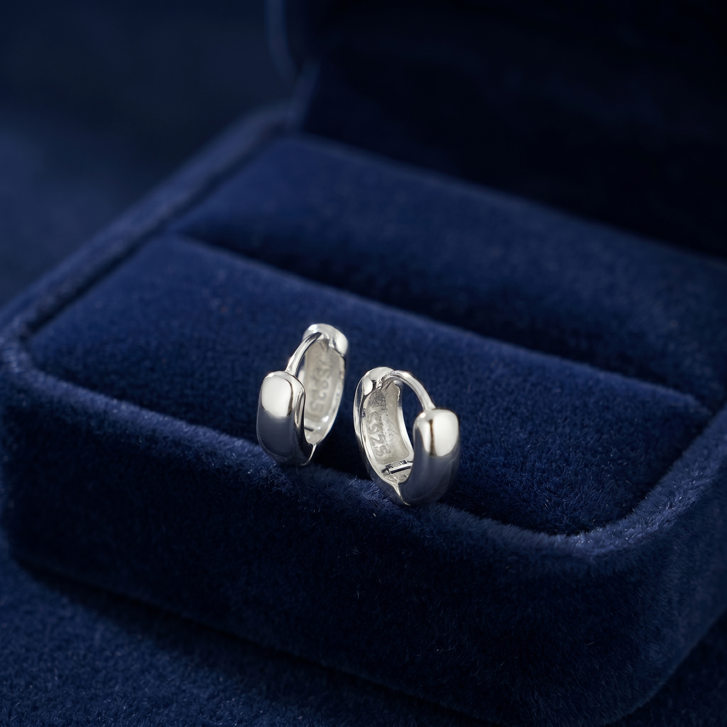 Rhodium-plated sleeper huggie earrings in blue velvet box
