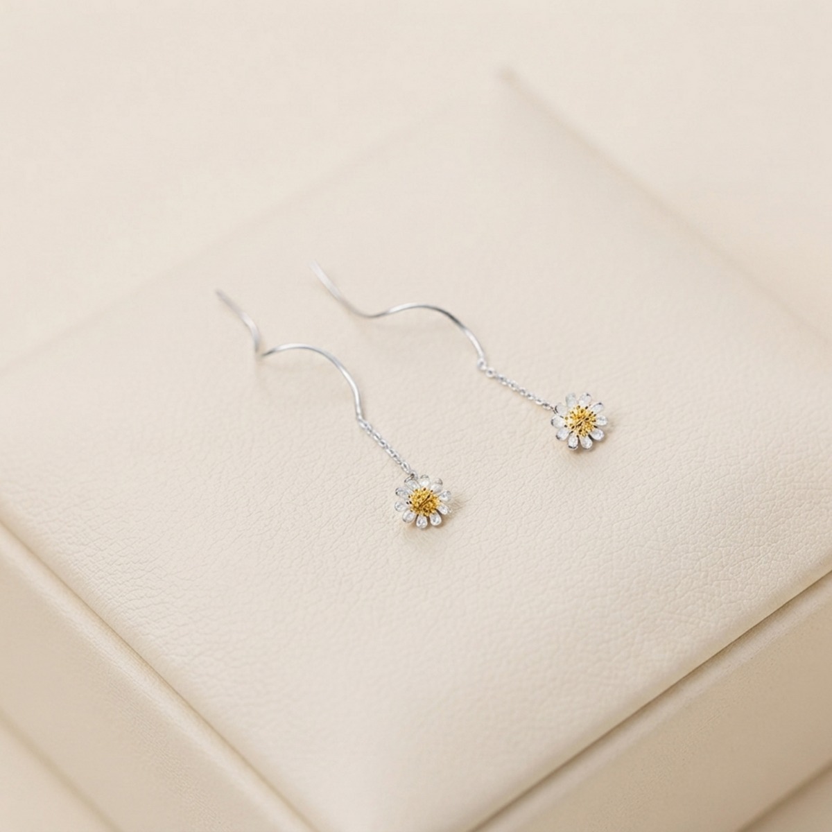 Daisy Wave Threader Earrings
