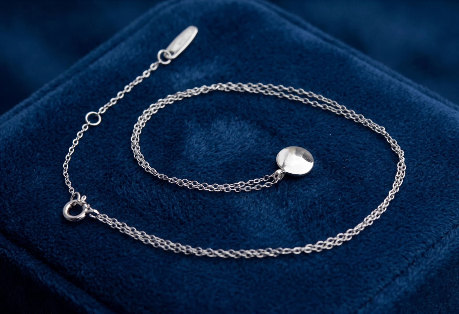 Minimal Disc Necklace set with rhodium-silver round disc pendant and chain links