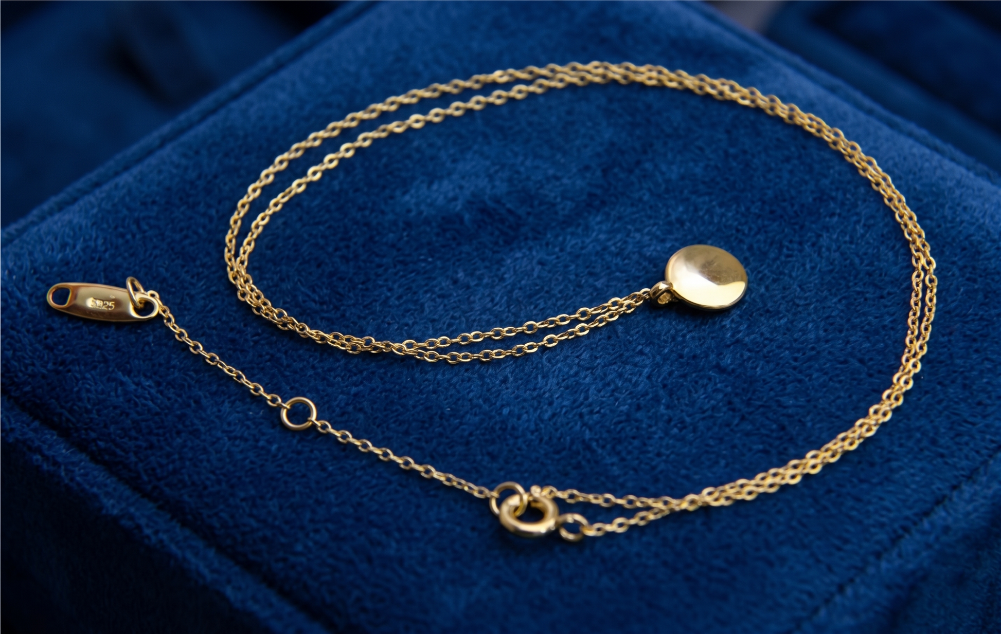 Minimal Disc Necklace with gold round disc pendant and fine link chain