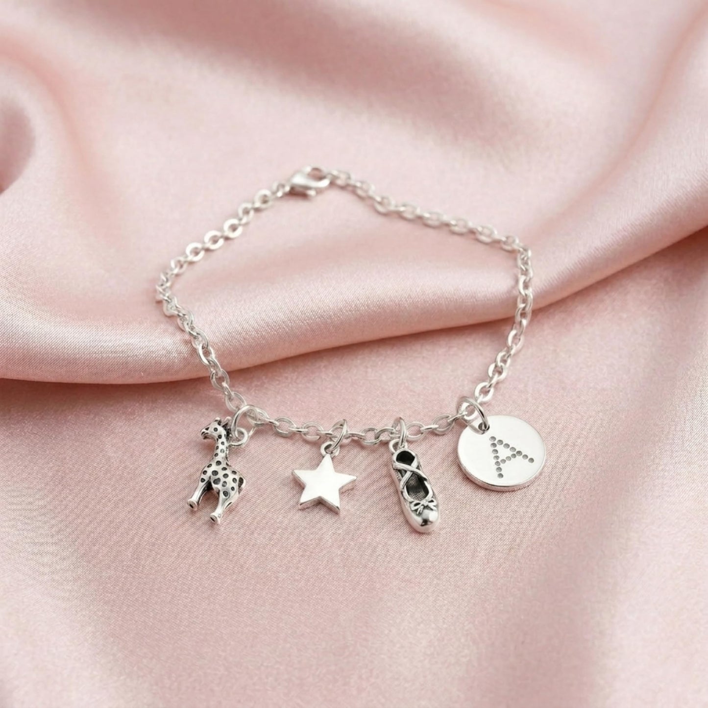 Charm-Armband mit silberfarbenem Giraffen-Anhänger