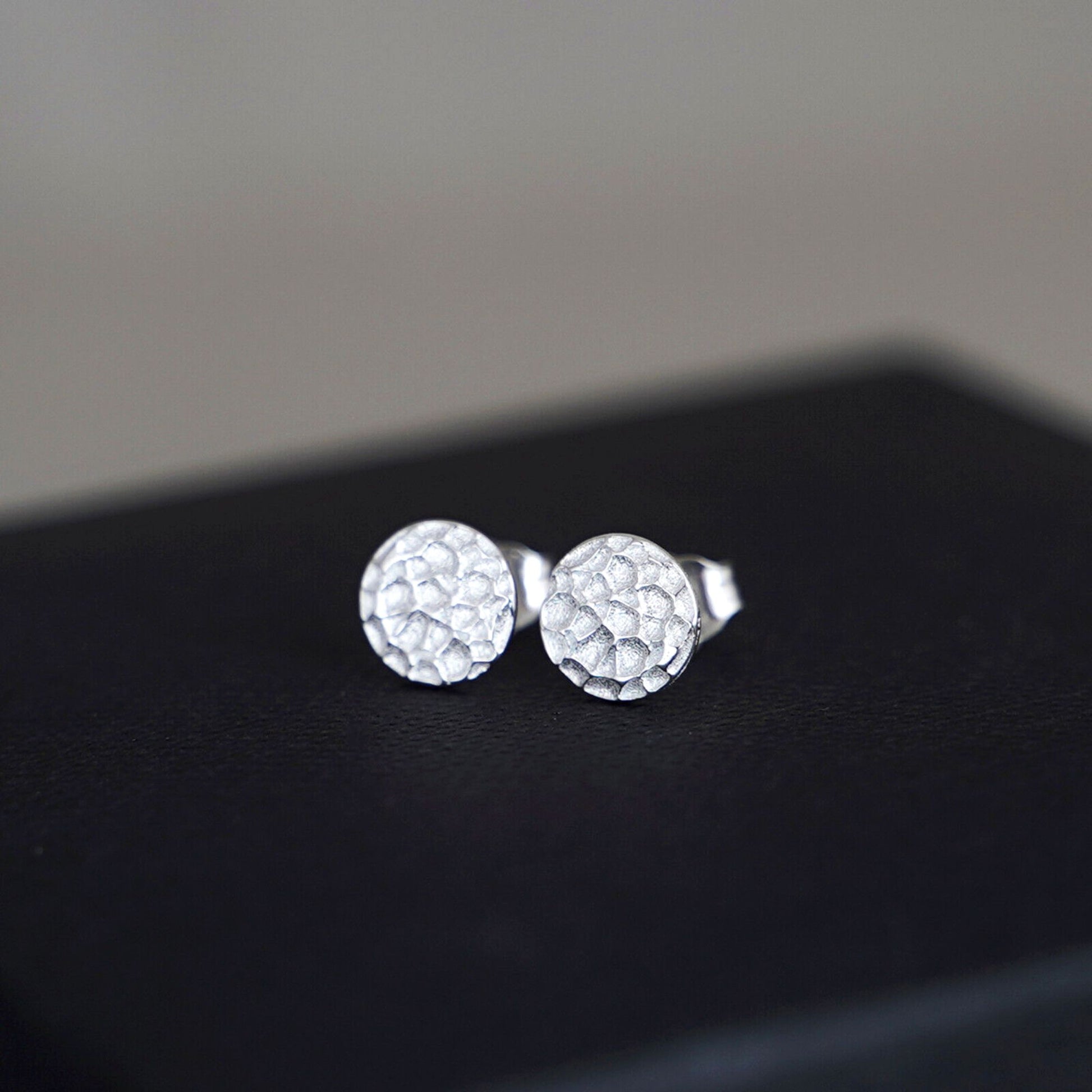 Sterling Silver 7mm Hammered Round Circle Disc Dot Stud Earrings Boxed - sugarkittenlondon