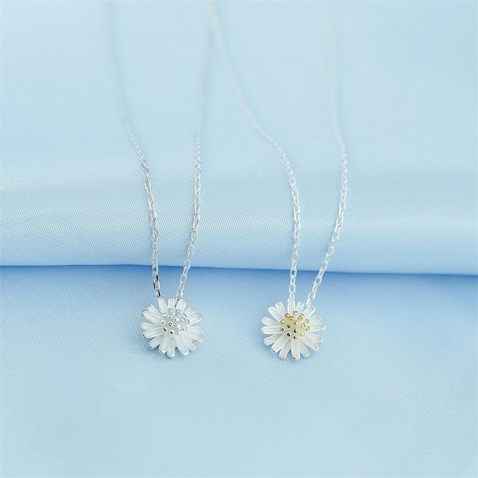 Silver daisy hot sale chain necklace