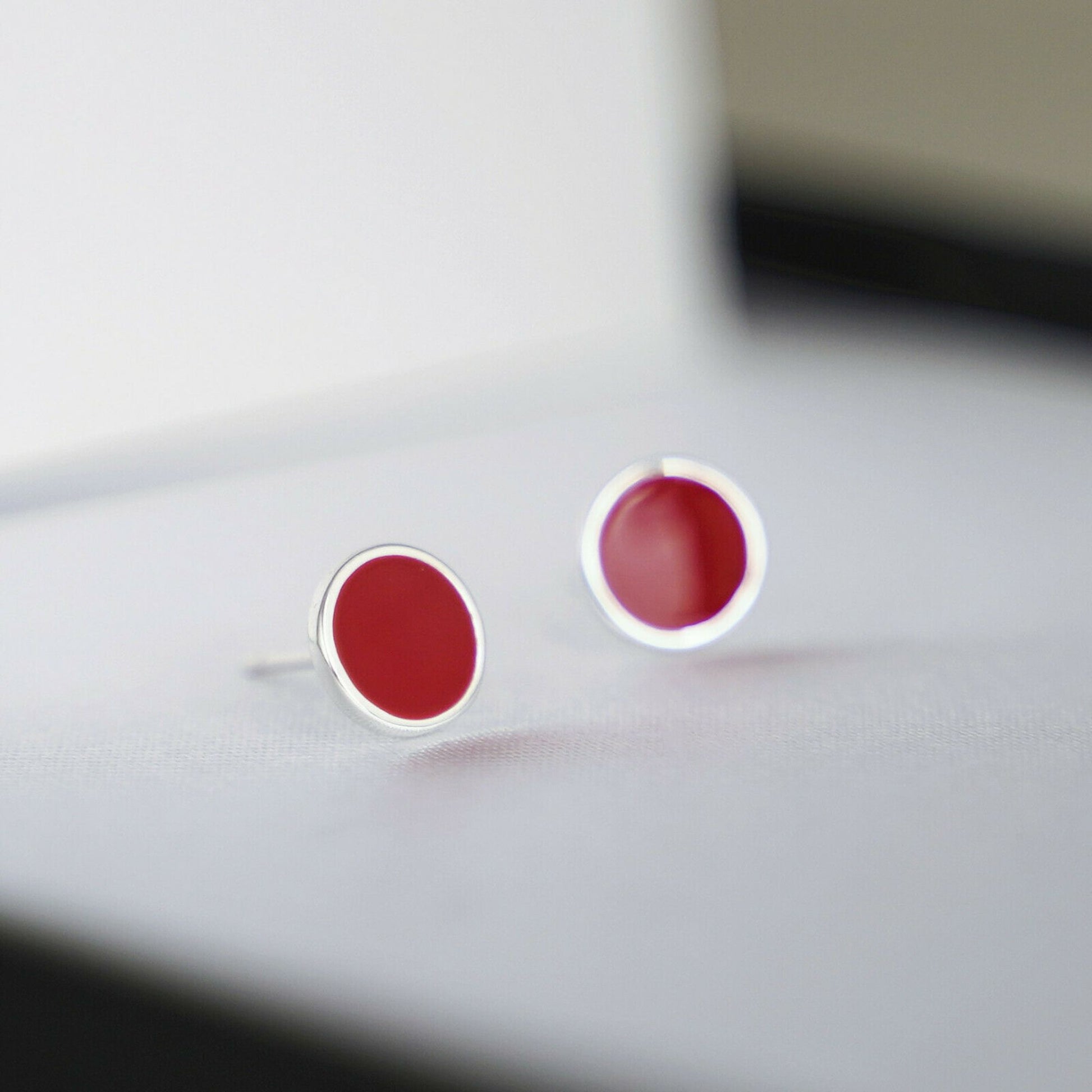 Sterling Silver Black and Red Glazed Disc Stud Earrings for Men and Women - sugarkittenlondon