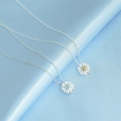 Sterling Silver Daisy Chain Necklace with 11mm Daisy Flower Blossom Pendant and Lobster Clasp - sugarkittenlondon