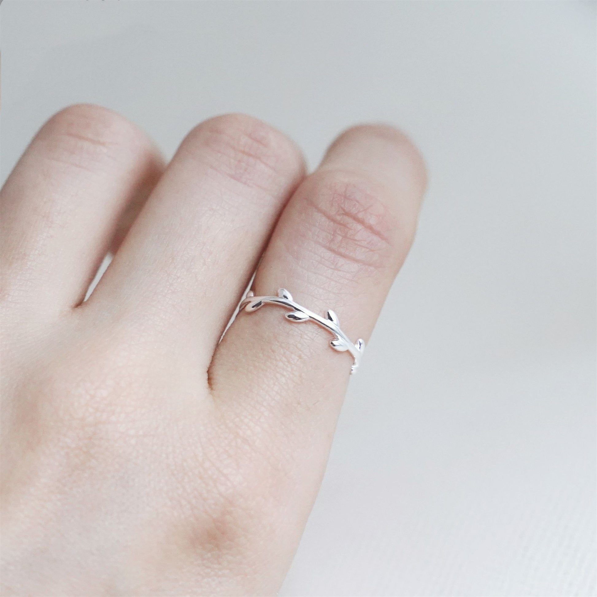 Sterling Silver Olive Wreath Leaf Thin Knuckle Open Band Ring UK J Sizable Boxed - sugarkittenlondon