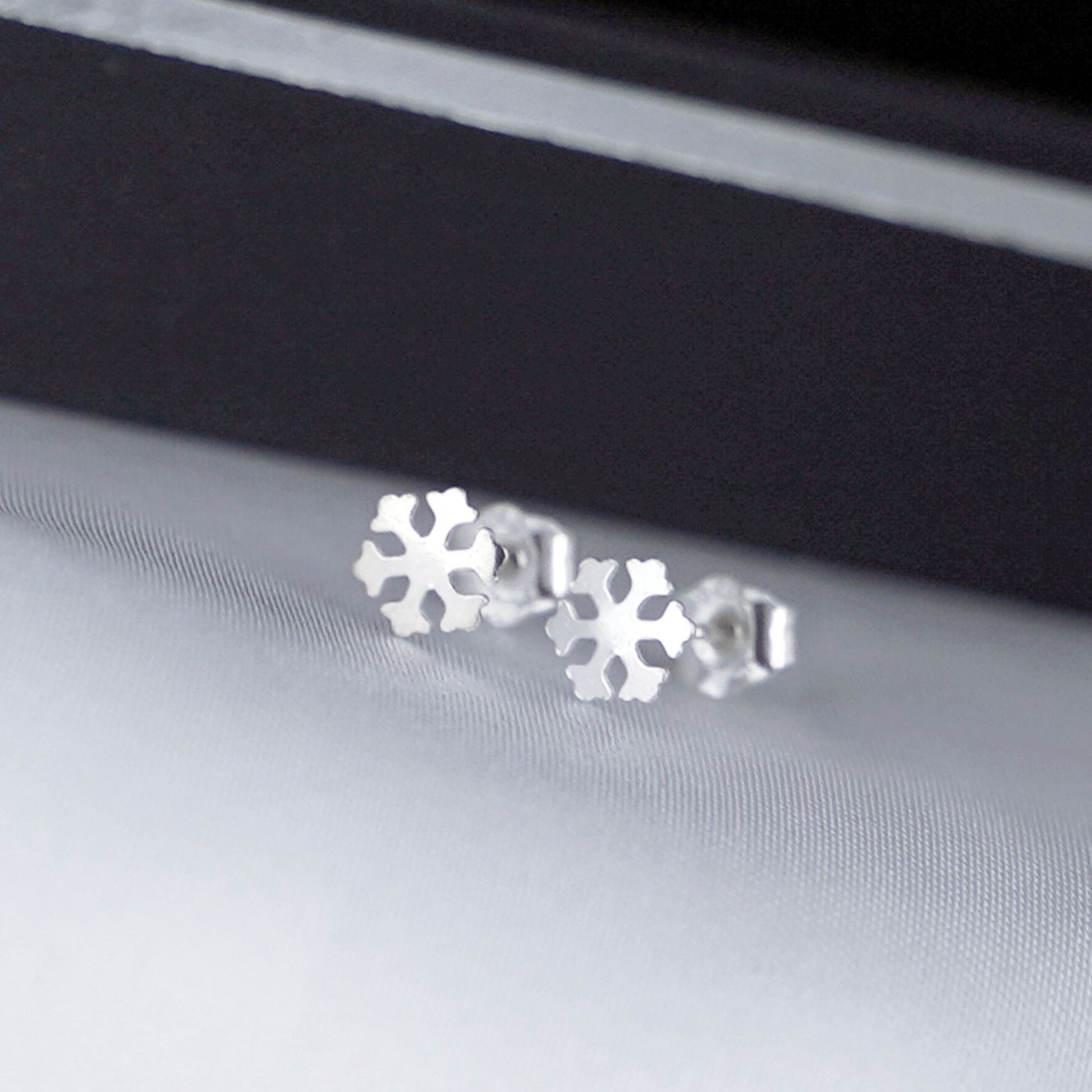 Fine Silver 999 6mm Hollow Out Snowflakes Christmas Stud Earrings - sugarkittenlondon