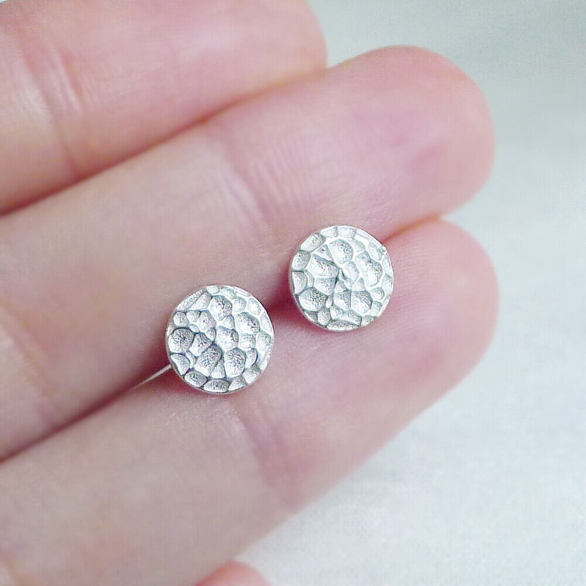 Sterling Silver 7mm Hammered Round Circle Disc Dot Stud Earrings Boxed - sugarkittenlondon