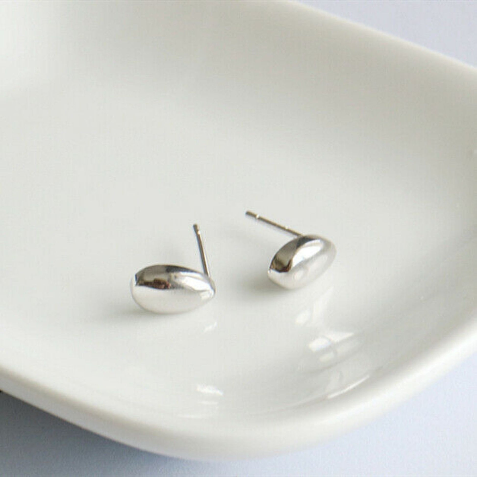 Sterling Silver Shiny Dome Waterdrop Pear Teardrop Stud Earrings - 2 Tones - sugarkittenlondon
