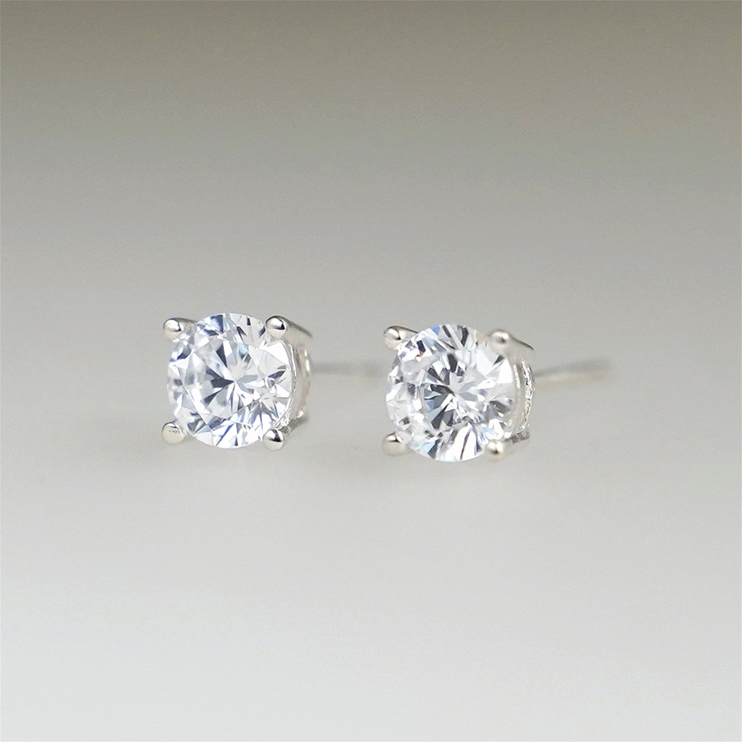 Sterling Silver 4 Claw Round 5mm CZ Stud Earrings Light Blue Aquamarine Clear White