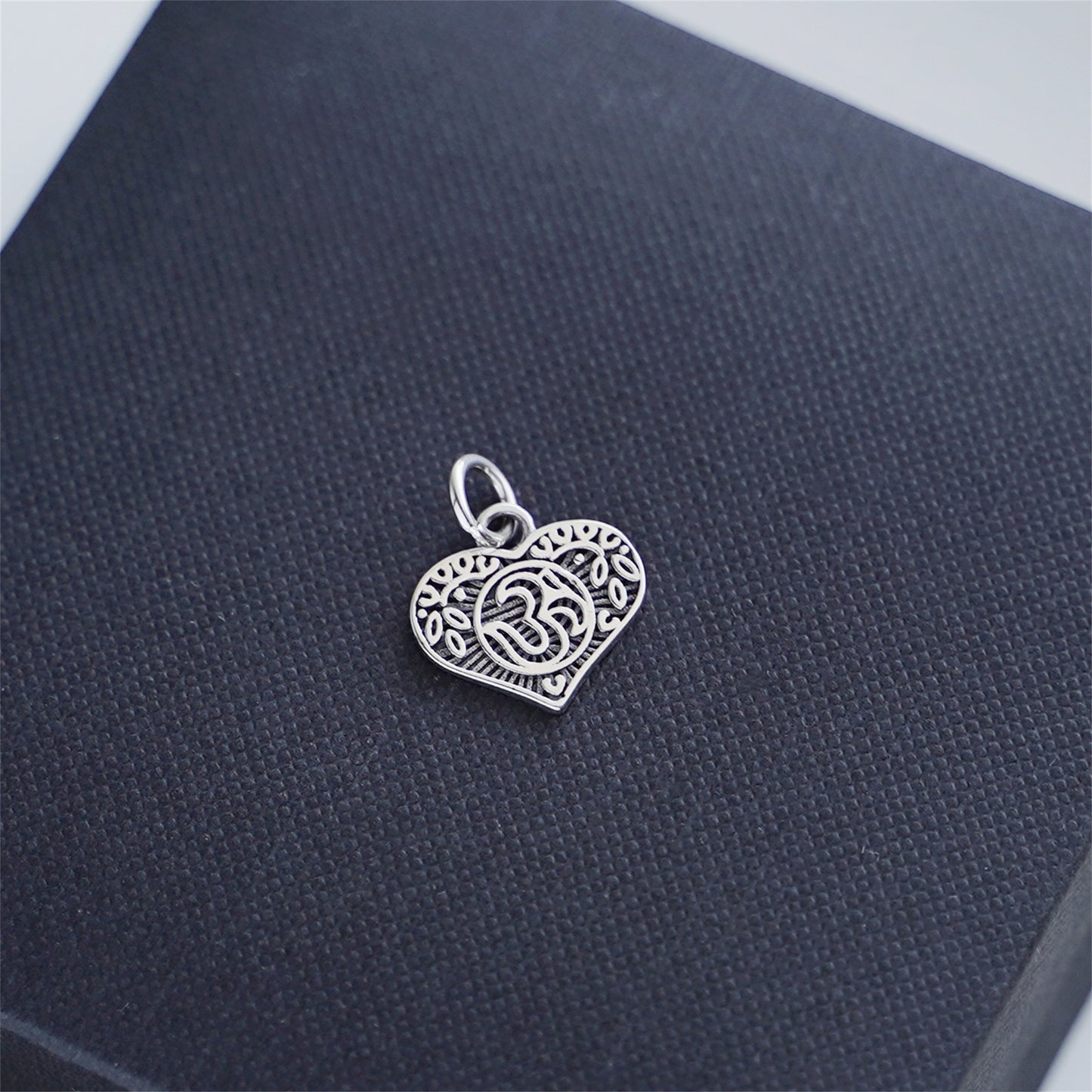 Sterling Silver Aum Pendant Hindu Sanskrit Symbol with Leaf Heart Charm - sugarkittenlondon