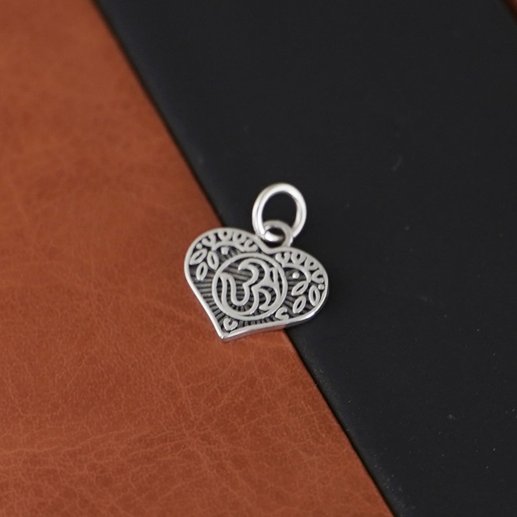 Sterling Silver Aum Pendant Hindu Sanskrit Symbol with Leaf Heart Charm - sugarkittenlondon