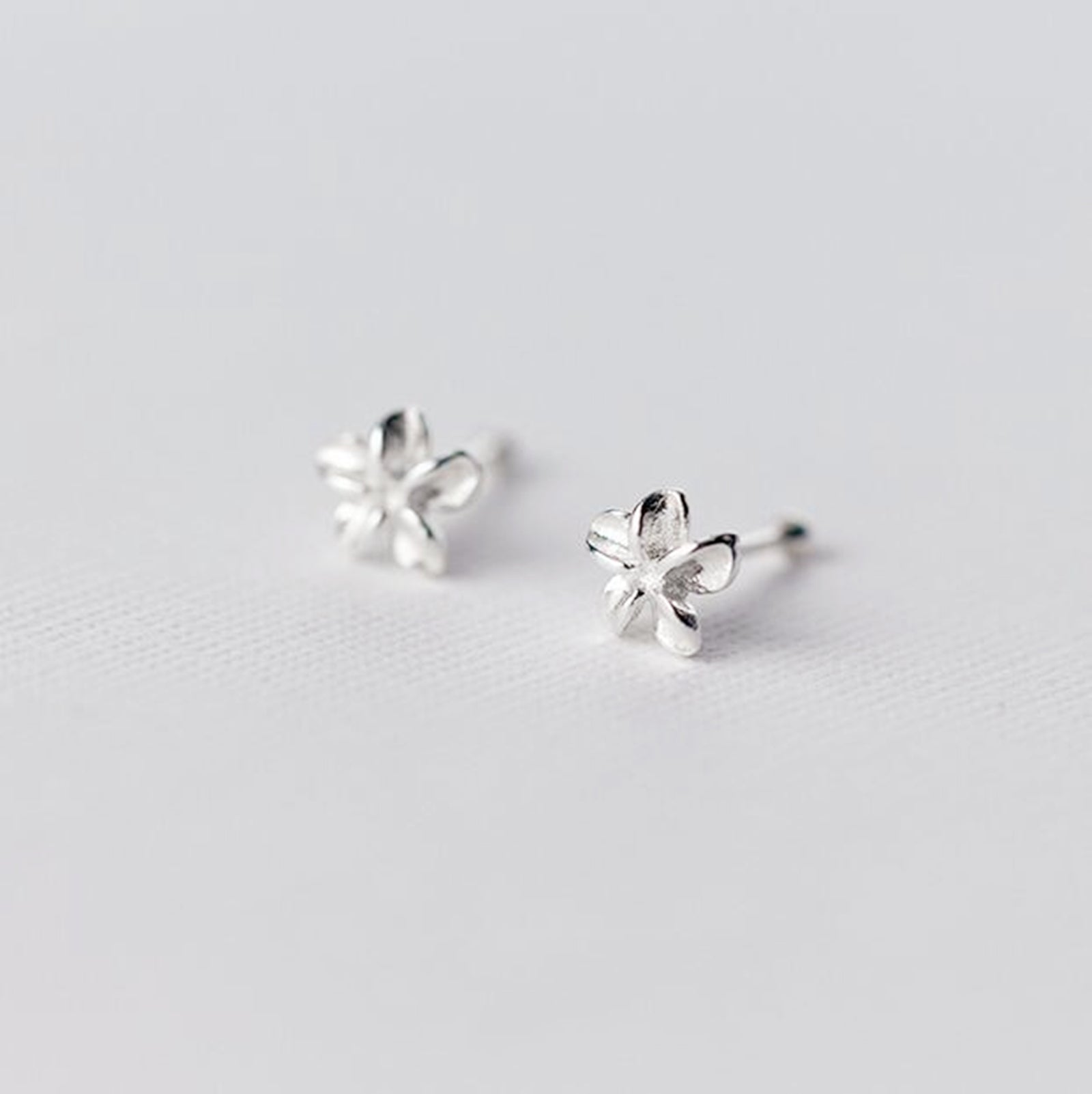 Sterling Silver Lily Flower Womens Ladies Jewellery Nose & Ear Studs Pairs - sugarkittenlondon
